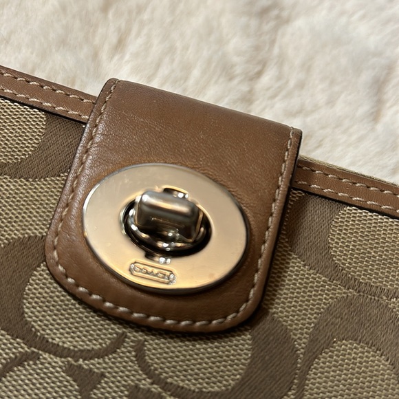 Coach Monogram Canvas Signure Turn Wallet - Picture 8 of 12